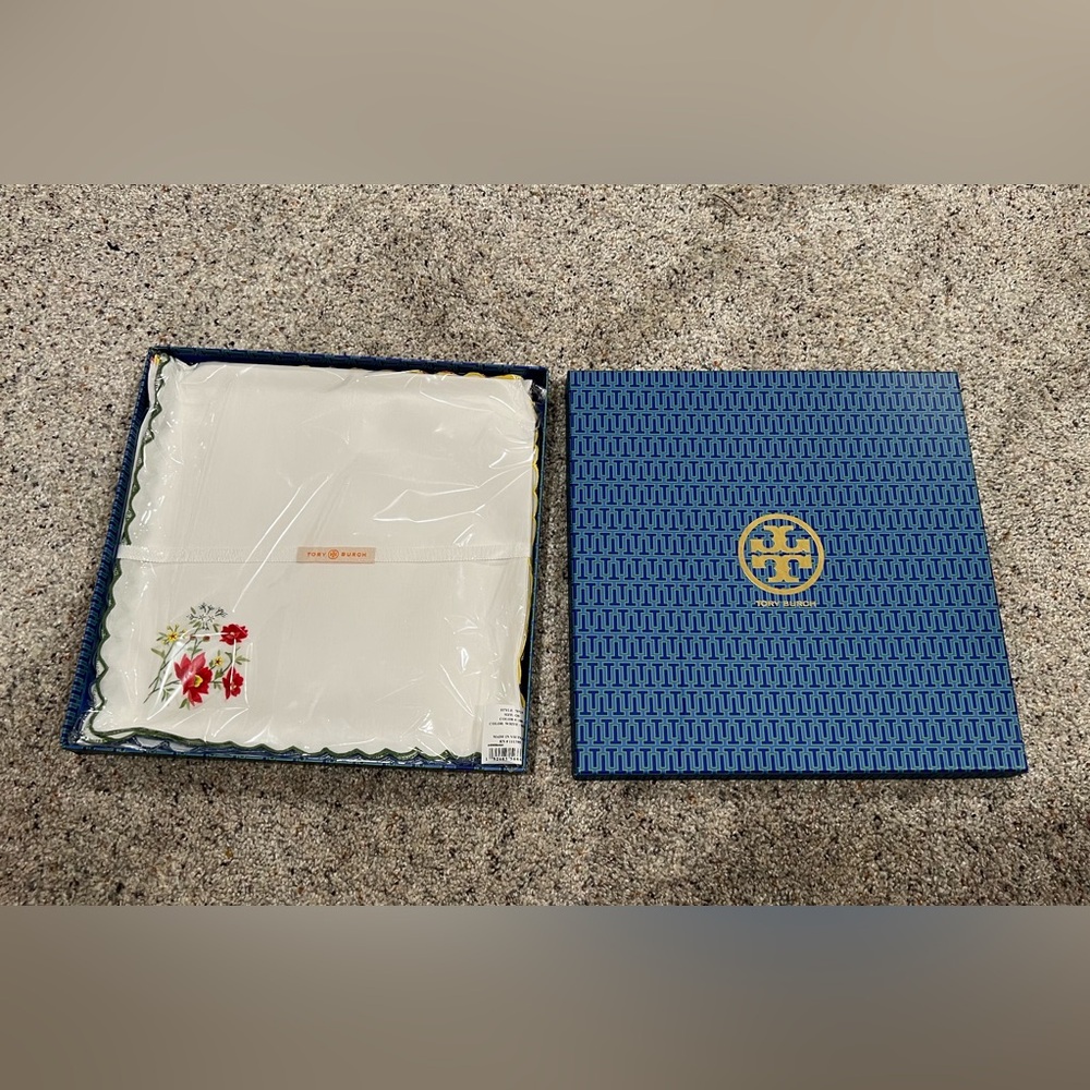 Tory Burch NIB Afternoon Tea Dinner Napkin, Set Of 4